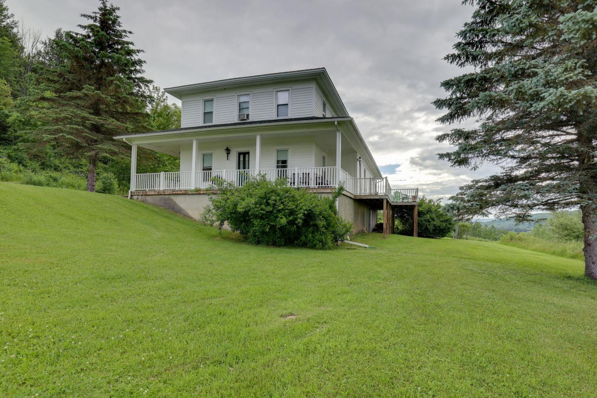 Lawrenceville Apartment With Deck Near Gaming Lands! Exterior photo